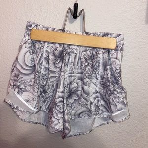 Women’s Lululemon Hotty Hot high rise lined short